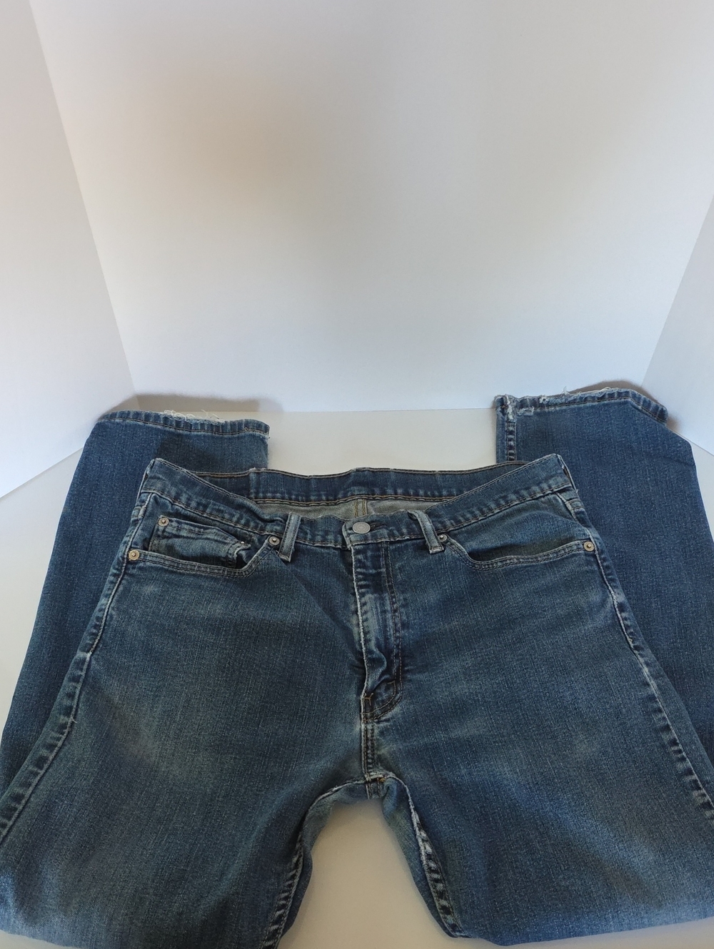 Vintage Men's 513 Straight Fit Denim Jeans in Washed Blue